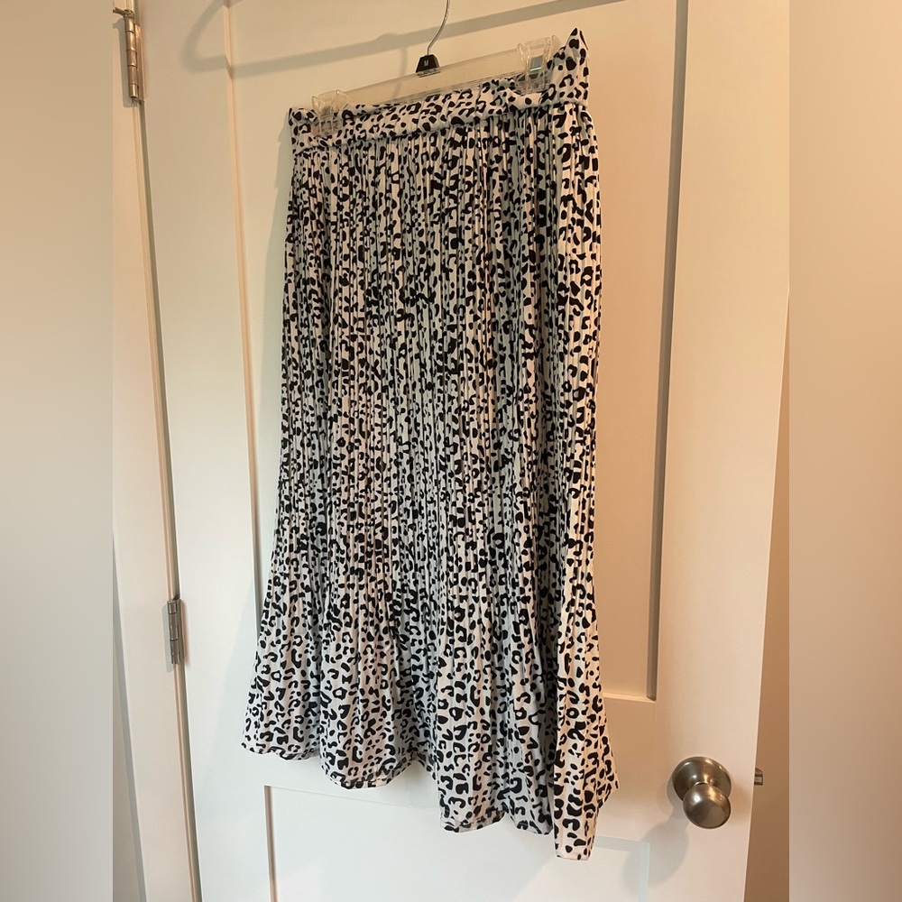 EUC Elastic waist pleated skirt - Picture 1 of 3